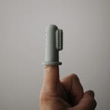 Mushie Finger Toothbrush / Οδοντόβουρτσα χεριού - Cambridge Blue/Shifting Sand - Image 4