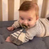 LITTLE DUTCH. Υφασμάτινο ντουντού βαρκάκι με κλιπ πιπίλας Sailors Bay - Image 2