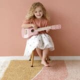 LITTLE DUTCH. Ξύλινη κιθάρα (ροζ) - Image 2