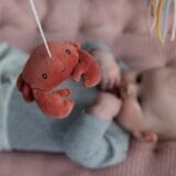 LITTLE DUTCH. Μόμπιλε κρεβατιού Ocean Pink με λευκό βραχίονα. - Image 3