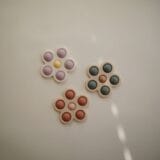 Mushie Flower Press Toy - Soft Lilac/Pale Daffodil/Ivory - Image 3