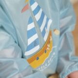 LITTLE DUTCH. Μπλουζάκι-ποδιά ζωγραφικής Sailors Bay - Image 5
