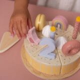LITTLE DUTCH. Ξύλινη τούρτα με κεράκια ροζ FSC - Image 3