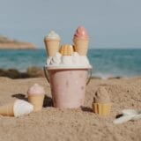 LITTLE DUTCH. Σετ κουβαδάκια παραλίας Ice Cream Ocean Dreams Ροζ - Image 2