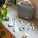 BEABA Toiletry Hanging Bag / Σετ περιποίησης μωρού  - Sage Green - Image 3