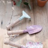 LITTLE DUTCH. Σετ παιδικών εργαλείων κήπου Fairy Garden FSC - Image 6