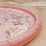 LITTLE DUTCH. Φουσκωτό στρώμα παιχνιδιού Sprinkler Ocean Dreams Ροζ 150 εκ. - Image 8