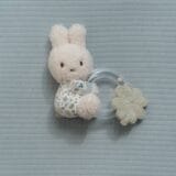 LITTLE DUTCH. Υφασμάτινη κουδουνίστρα με κρίκο Miffy - Lucky Leaves GRS - Image 2