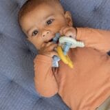 LITTLE DUTCH. Μασητικό σιλικόνης μπρελόκ (μπλε). - Image 2