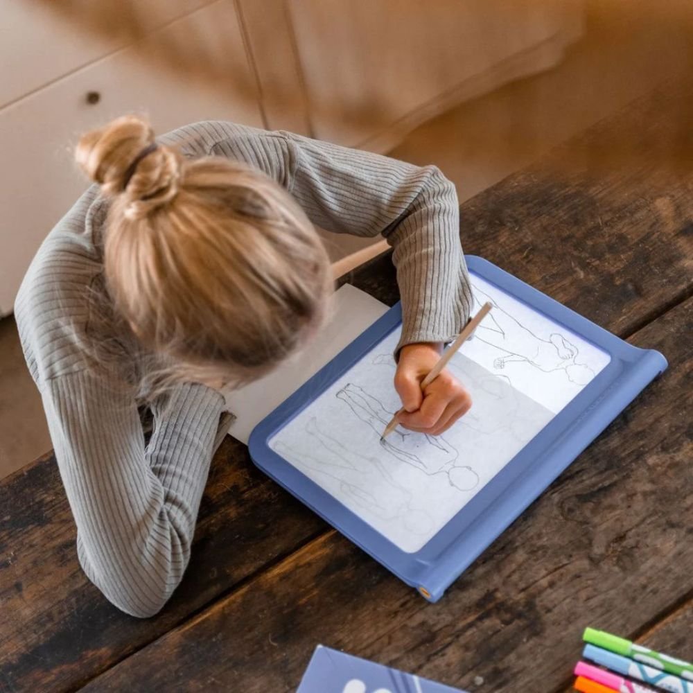 KIDYWOLF: Tablet ζωγραφικής με φως, 2 όψεων με οθόνη LΕD & μαυροπίνακα- Σχέδιο Χαρακτήρες Manga - Image 5